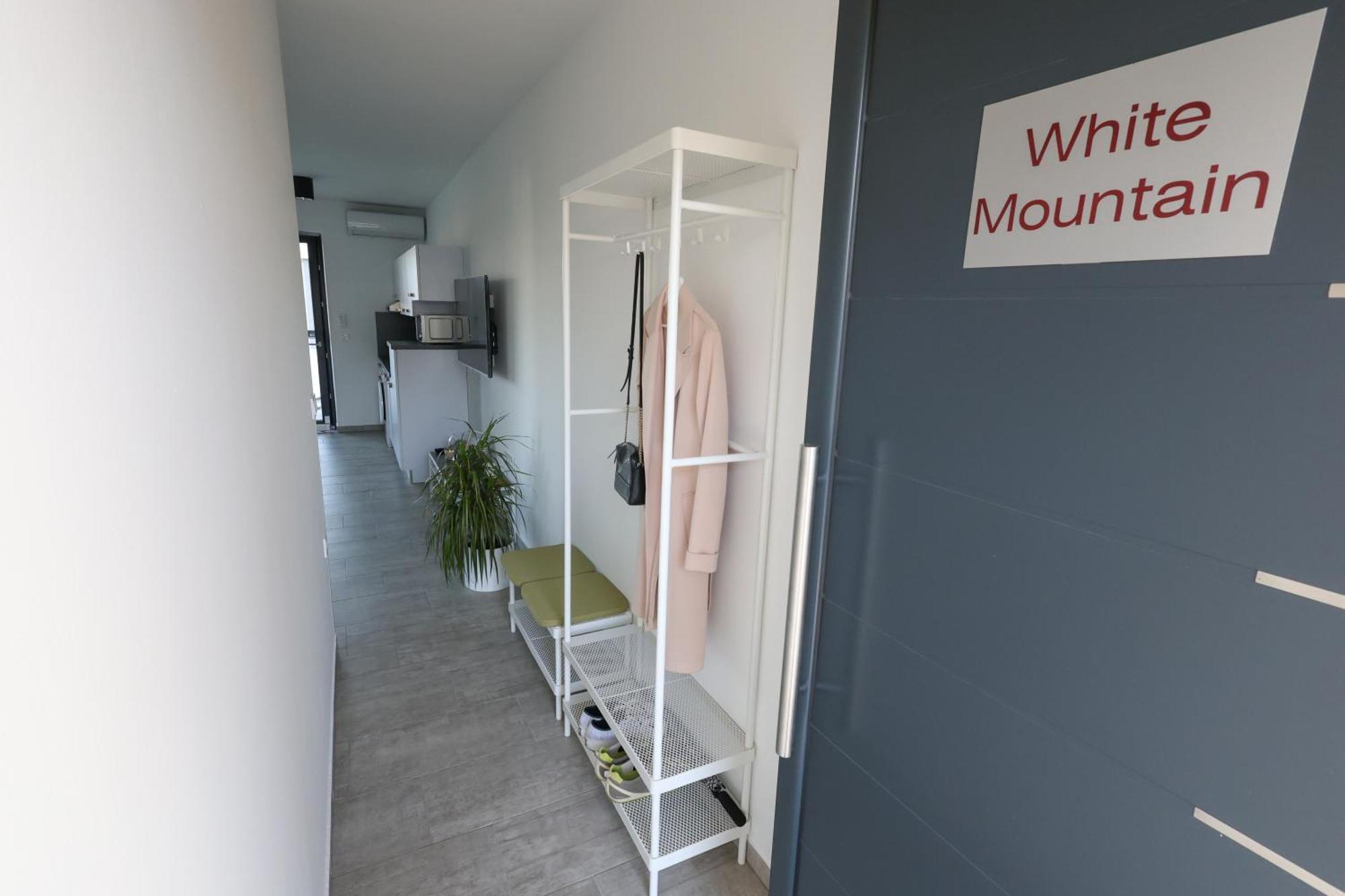 White Mountain Apartment บานอฟซี ภายนอก รูปภาพ